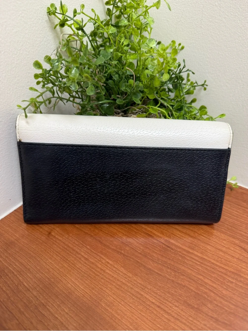 Kate Spade New York - Cream And Black Wallet With Snap Enclosure